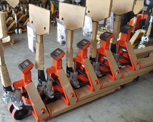 電(diàn)子秤叉車--某(mou)五色金屬回(hui)收廠諾力電(diàn)子秤搬運車(chē)